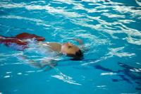 Activiteit vakantie: oefenmoment zwemles kind